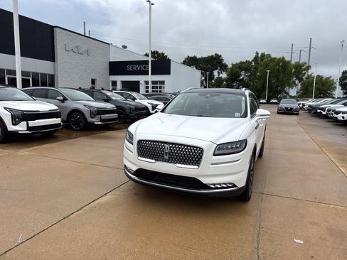 Used 2022 Lincoln Nautilus Reserve w/ Equipment Group 202A AWD/4WD image 5