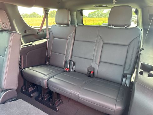 Used 2025 Chevrolet Suburban Z71 AWD/4WD image 23