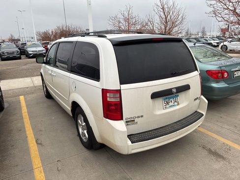 Used 2010 Dodge Grand Caravan SE image 3