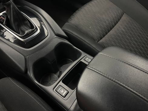 Used 2017 Nissan Rogue SV AWD/4WD image 26
