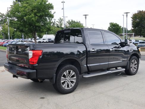 Used 2017 Nissan Titan SL w/ SL Towing Convenience Package AWD/4WD image 9