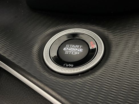 Used 2023 Jeep Grand Cherokee L Laredo image 32