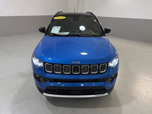 Used 2025 Jeep Compass Limited AWD/4WD image 3