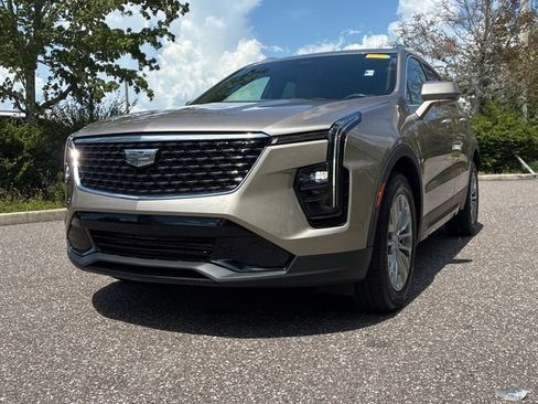Used 2024 Cadillac XT4 Premium Luxury w/ Technology Package FWD image 1