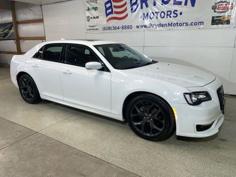 Used 2023 Chrysler 300 Touring L w/ Popular Equipment Group image 3