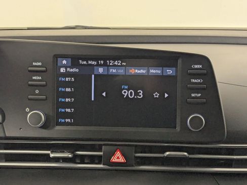 Certified 2025 Hyundai Elantra SE FWD image 20