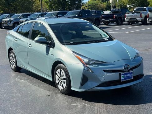 Used 2018 Toyota Prius Two w/ Prius Two Safety Plus Package FWD image 11