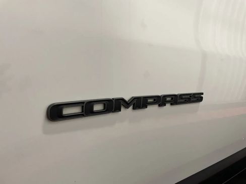 Used 2025 Jeep Compass Trailhawk AWD/4WD image 12