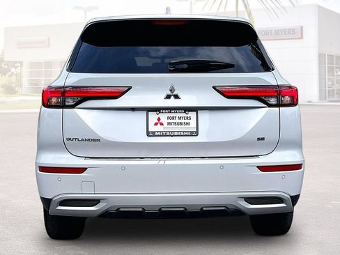 Used 2024 Mitsubishi Outlander SE FWD image 16