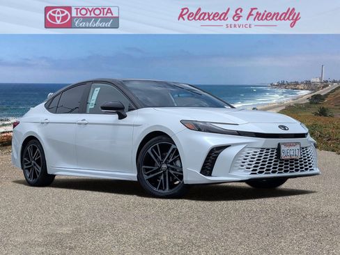 Used 2025 Toyota Camry XSE FWD image 1