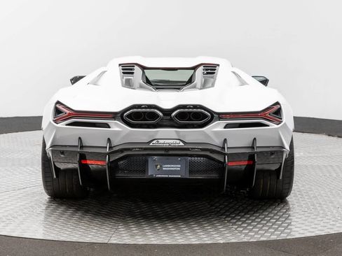 Used 2024 Lamborghini Revuelto image 5