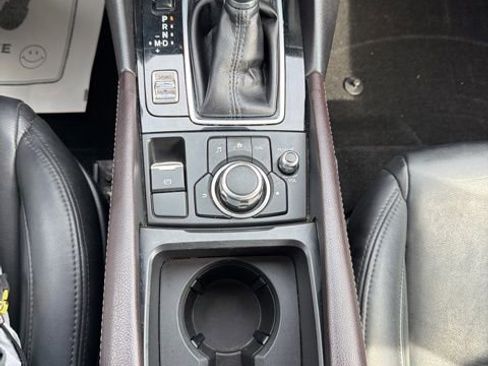 Used 2018 MAZDA MAZDA3 Touring image 24