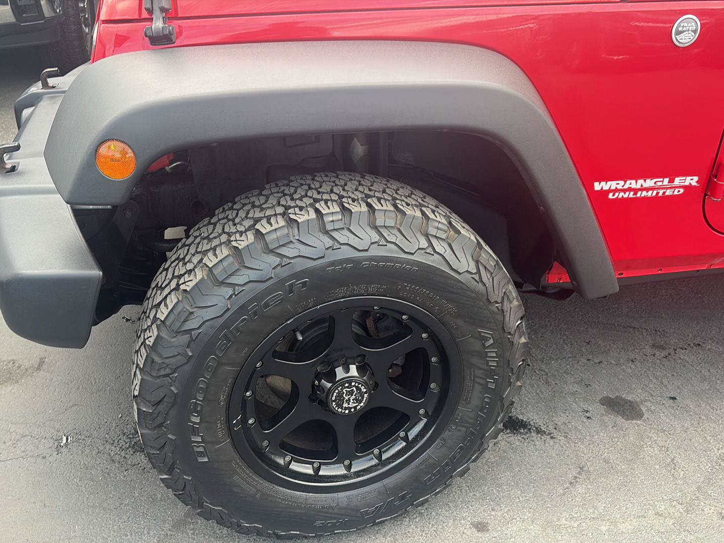 Used 2012 Jeep Wrangler Unlimited Rubicon w/ Connectivity Group AWD/4WD image 7