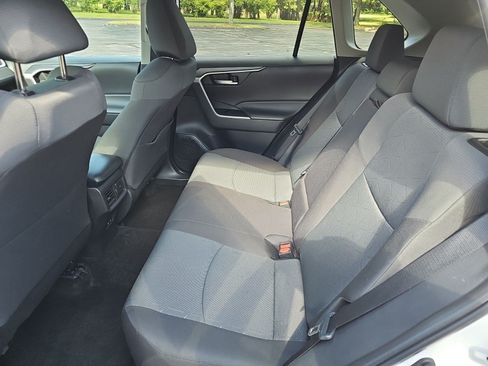 Used 2025 Toyota RAV4 XLE AWD/4WD image 17