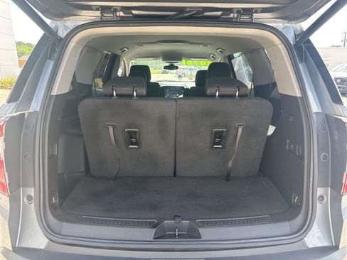 Used 2022 GMC Acadia SLE w/ Driver Convenience Package FWD image 9