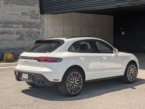 Used 2025 Porsche Macan image 9