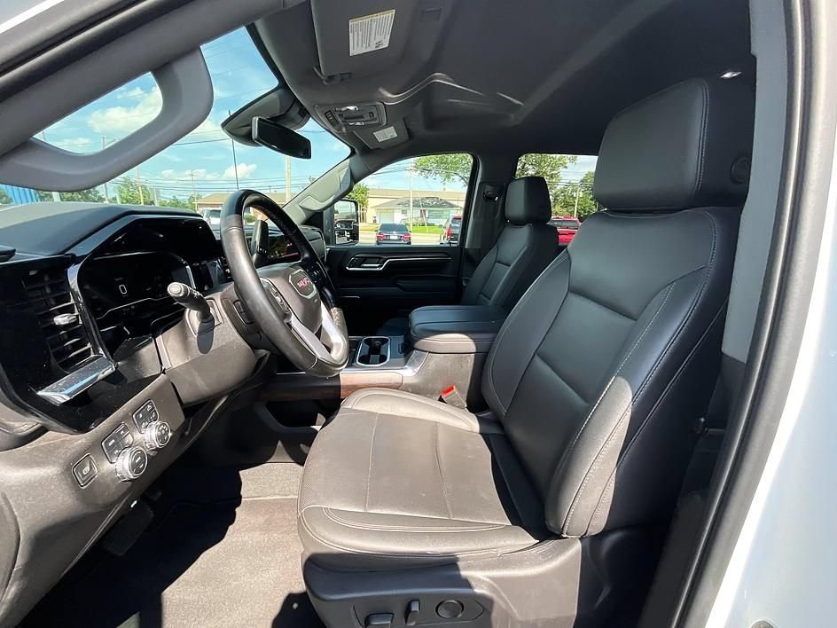 Used 2024 GMC Sierra 2500 SLT w/ SLT Premium Package AWD/4WD image 4