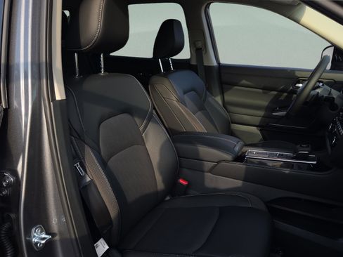 New 2026 Nissan Pathfinder SL FWD image 19