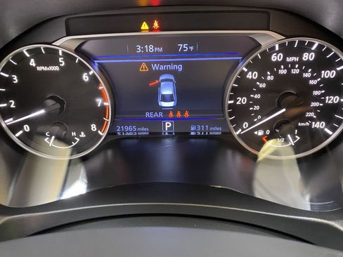 Used 2025 Nissan Altima 2.5 SV FWD image 33