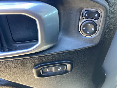 Used 2024 Jeep Wrangler Rubicon w/ Technology Group image 15