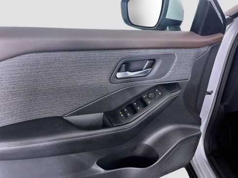 Used 2022 Nissan Rogue SV AWD/4WD image 15