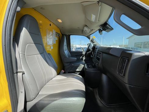 Used 2021 GMC Savana 3500 Extended w/ Power Convenience Package RWD image 21