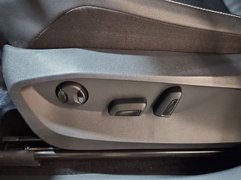 Used 2022 Volkswagen Tiguan SE image 12