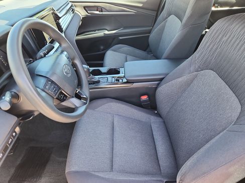 Used 2025 Toyota Camry LE FWD image 7