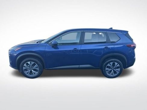 Used 2023 Nissan Rogue SV image 2