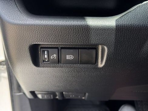 Used 2022 Toyota RAV4 LE AWD/4WD image 23
