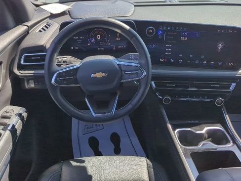 Used 2025 Chevrolet Traverse LT image 17