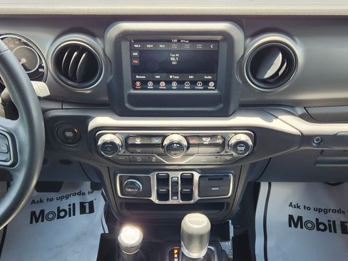 Used 2023 Jeep Gladiator Sport AWD/4WD image 18
