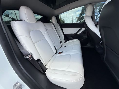 Used 2021 Tesla Model Y Long Range image 13