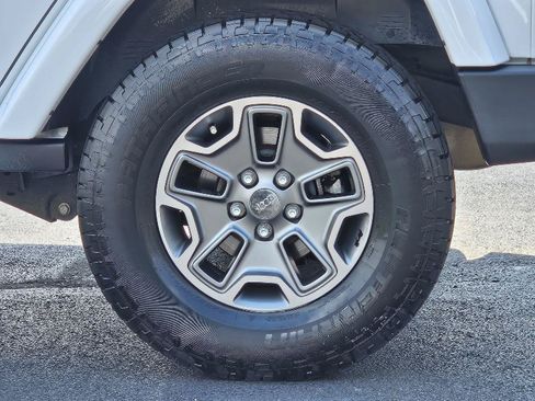 Used 2018 Jeep Wrangler Unlimited Rubicon w/ Connectivity Group AWD/4WD image 30
