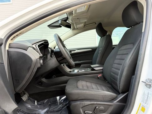 Used 2019 Ford Fusion SE FWD image 12