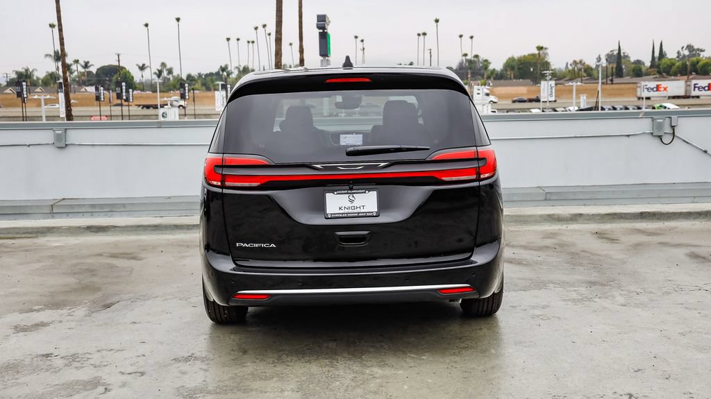 New 2027 Chrysler Pacifica Select FWD image 8
