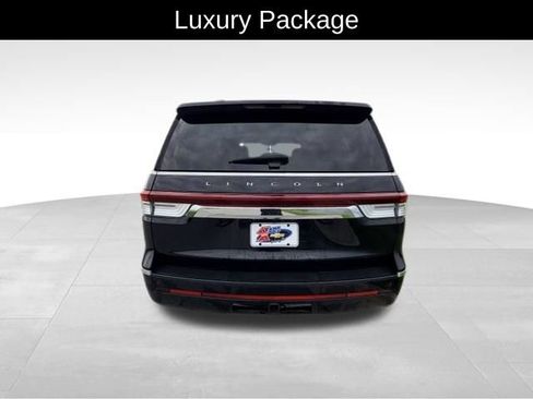 Used 2022 Lincoln Navigator Reserve AWD/4WD image 6