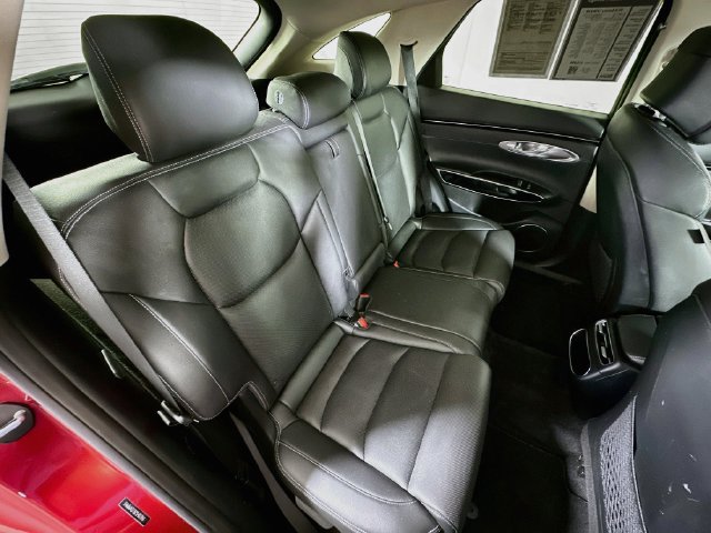 Used 2025 Genesis GV70 2.5T AWD/4WD image 32