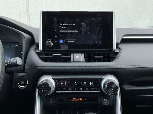 Used 2025 Toyota RAV4 XLE image 27