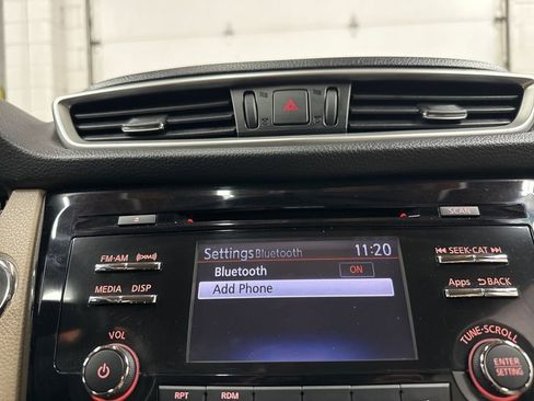 Used 2016 Nissan Rogue SV AWD/4WD image 29