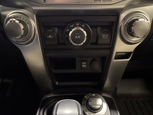 Used 2019 Toyota 4Runner SR5 Premium image 8