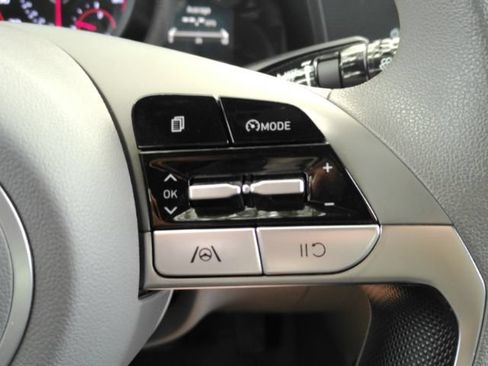 Used 2022 Hyundai Elantra SEL FWD image 32