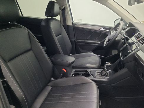 Used 2022 Volkswagen Tiguan SE image 21