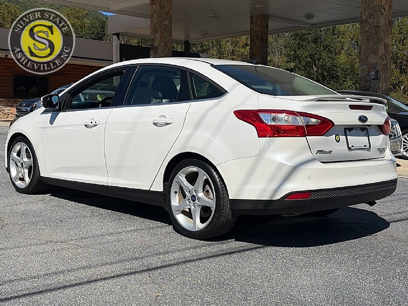 Used 2013 Ford Focus Titanium w/ Titanium Handling Pkg FWD image 4
