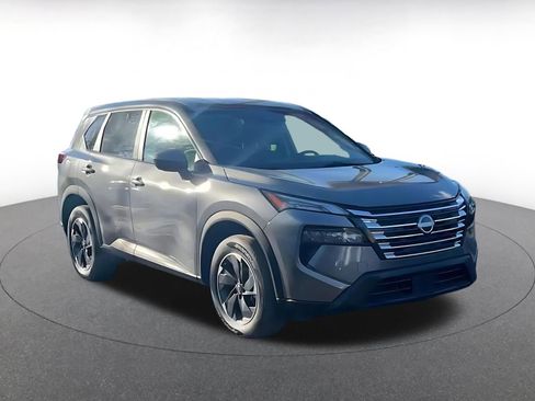 Used 2025 Nissan Rogue SV image 3