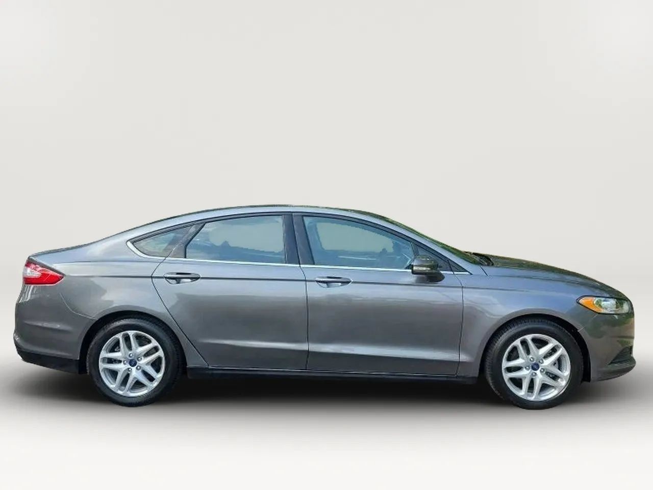 Used 2014 Ford Fusion SE FWD image 9