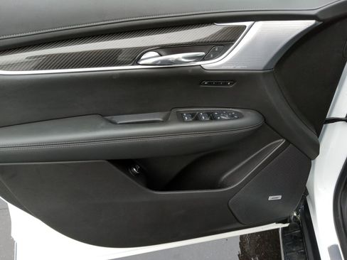 Used 2023 Cadillac XT6 Sport image 8