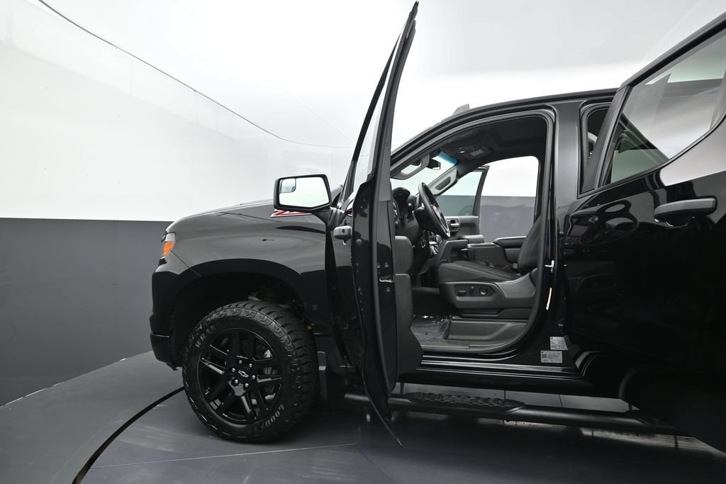 Certified 2023 Chevrolet Silverado 1500 Custom Trail Boss w/ LPO, Dark Essentials Package AWD/4WD image 13