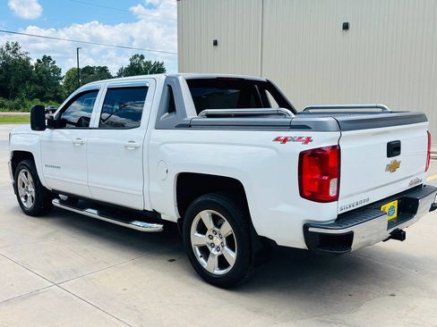 Used 2017 Chevrolet Silverado 1500 LT w/ High Desert Package AWD/4WD image 5