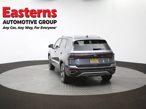 Used 2025 Volkswagen Taos SE AWD/4WD image 64